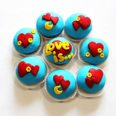 Капкейки "Love is..." купить - ижевск.сладкоежкин.рф